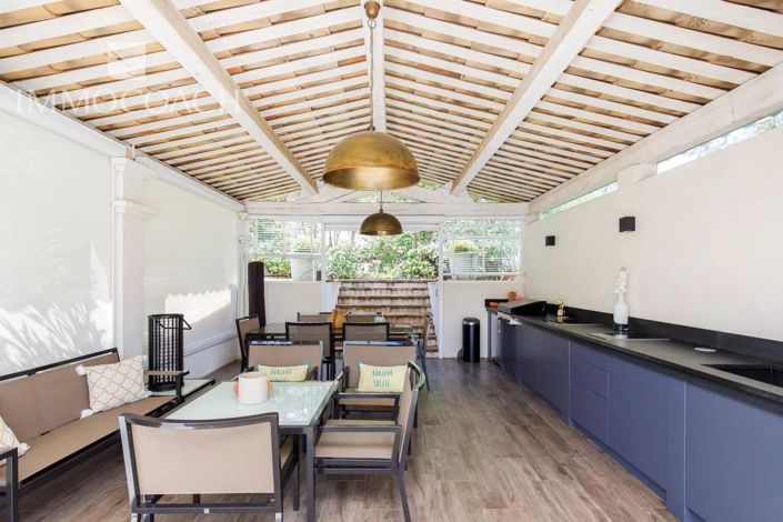 Image No.8-5 Bed House for sale