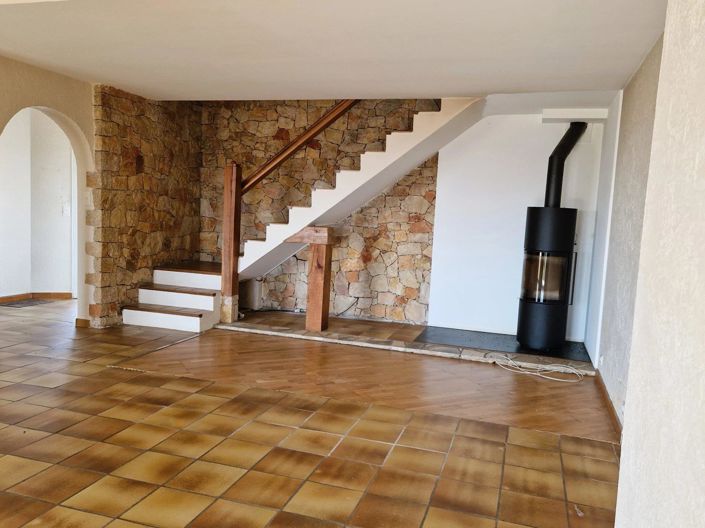 Image No.3-4 Bed House for sale