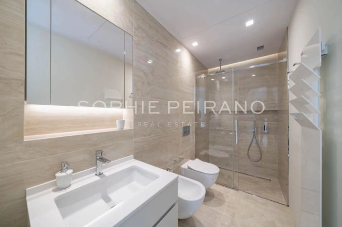 Image No.6-5 Bed House for sale