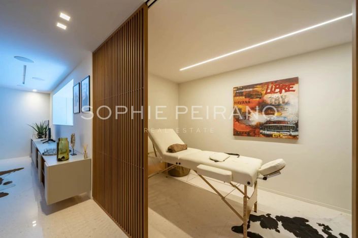 Image No.8-5 Bed House for sale