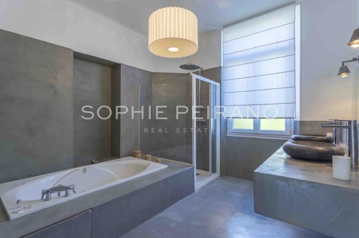 Image No.5-6 Bed House for sale