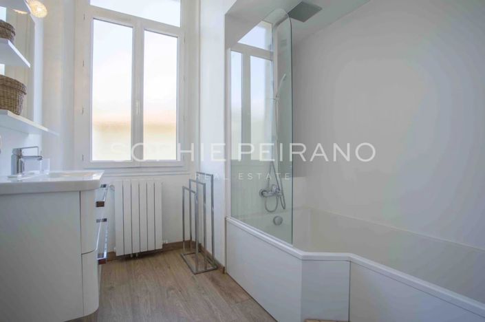 Image No.6-6 Bed House for sale