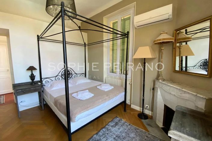 Image No.8-6 Bed House for sale