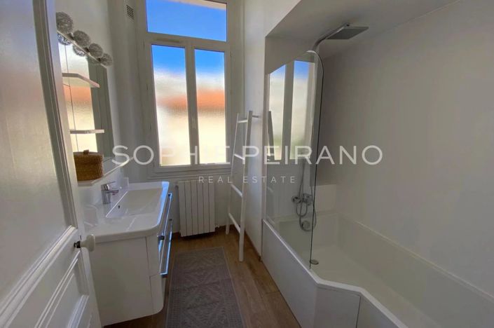 Image No.9-6 Bed House for sale