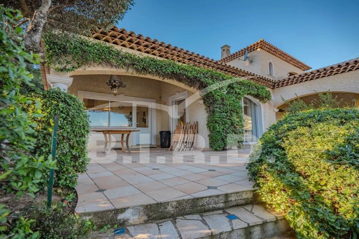 Image No.1-5 Bed House for sale