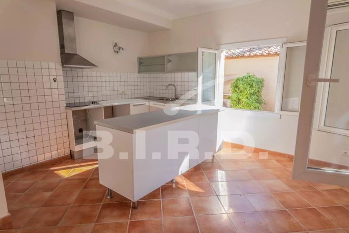 Image No.5-2 Bed House for sale