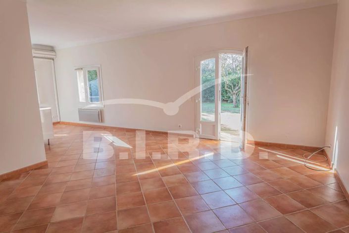 Image No.6-2 Bed House for sale