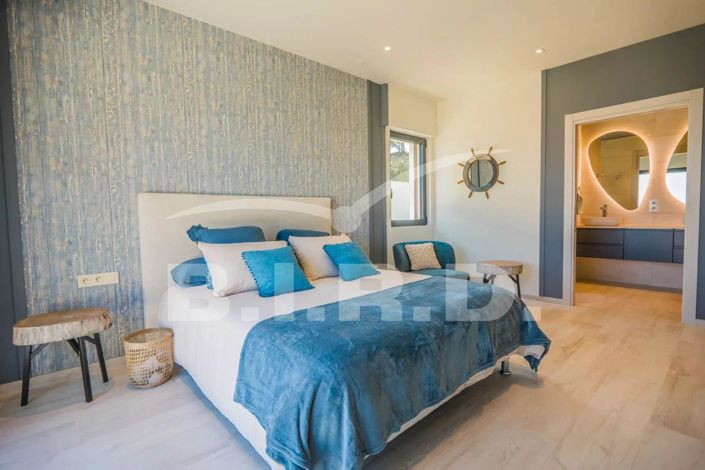 Image No.15-4 Bed House for sale