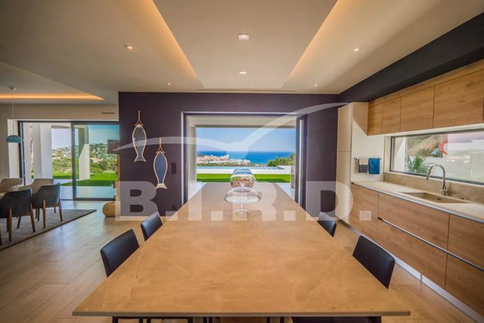 Image No.3-4 Bed House for sale