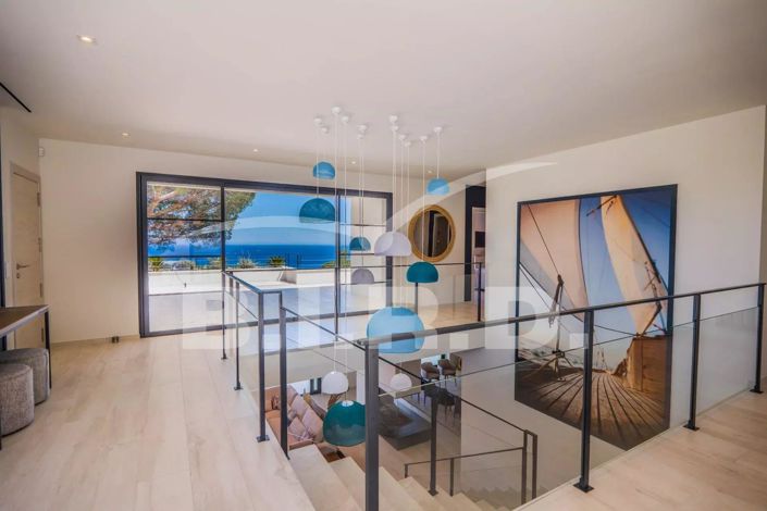 Image No.6-4 Bed House for sale