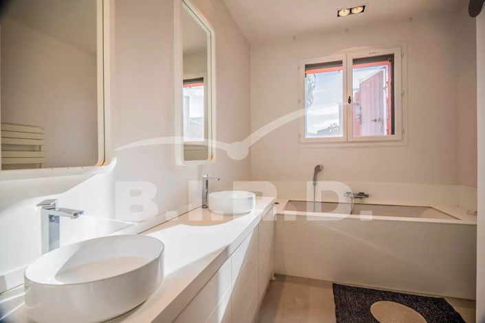 Image No.11-5 Bed House for sale