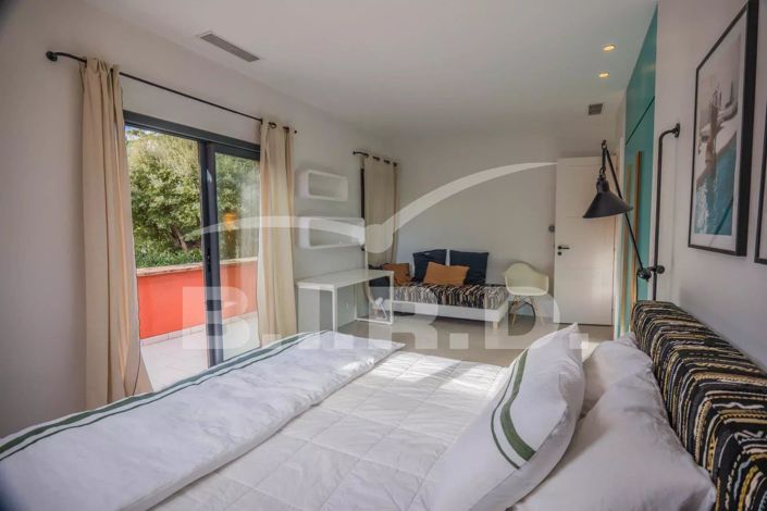 Image No.12-5 Bed House for sale