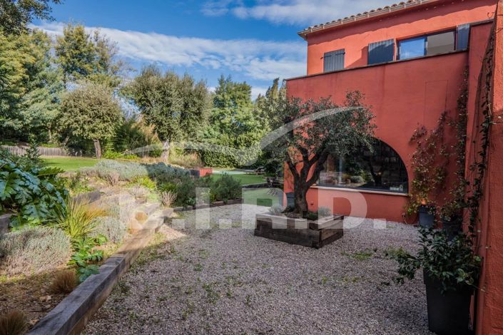 Image No.15-5 Bed House for sale