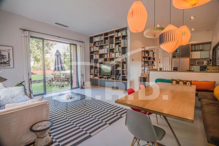 Image No.3-5 Bed House for sale