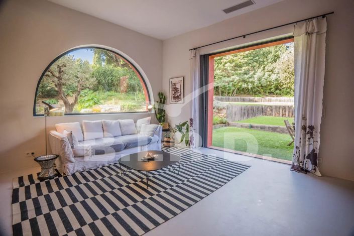 Image No.5-5 Bed House for sale