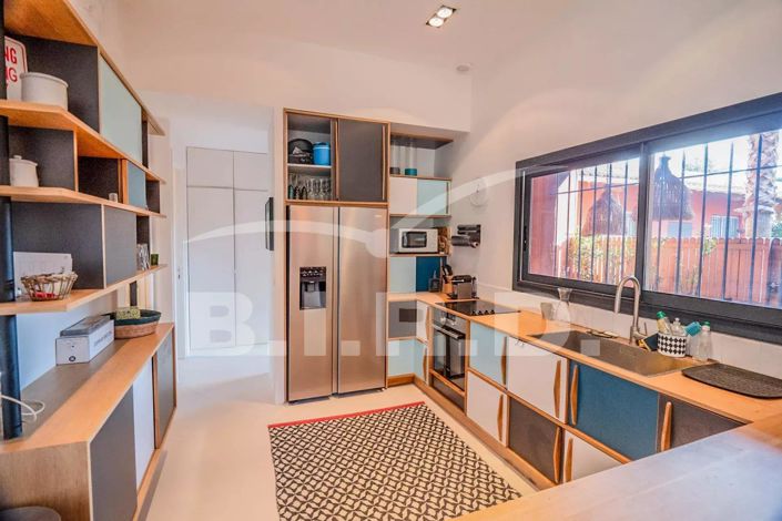 Image No.6-5 Bed House for sale