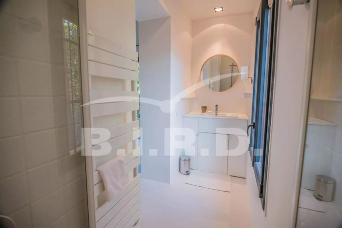 Image No.9-5 Bed House for sale