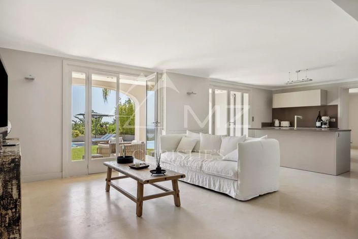 Image No.7-5 Bed House for sale