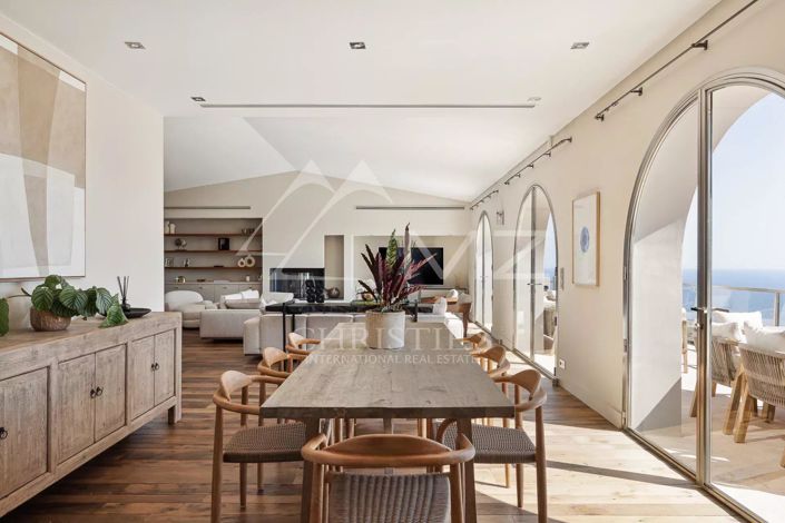 Image No.8-5 Bed House for sale