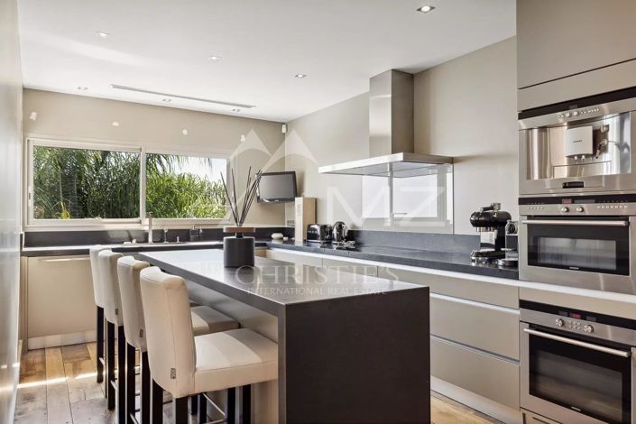 Image No.9-5 Bed House for sale