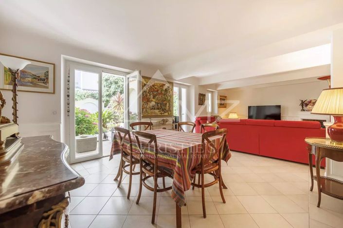 Image No.5-5 Bed House for sale