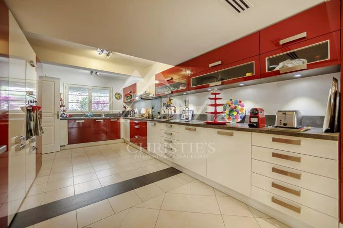 Image No.6-5 Bed House for sale