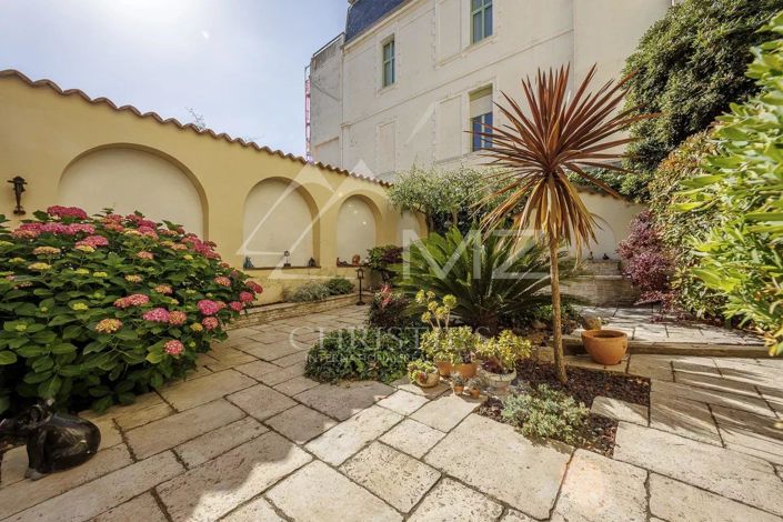 Image No.8-5 Bed House for sale