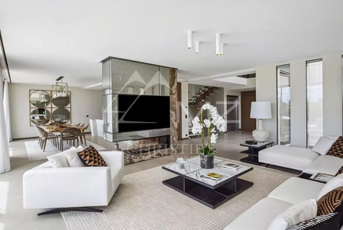 Image No.6-5 Bed House for sale