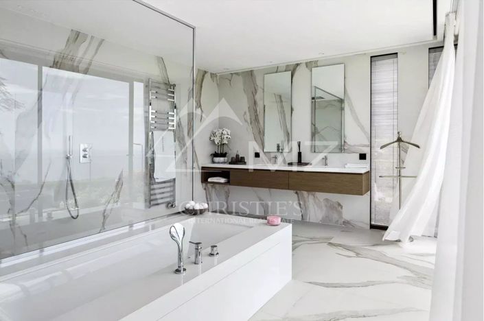 Image No.9-5 Bed House for sale