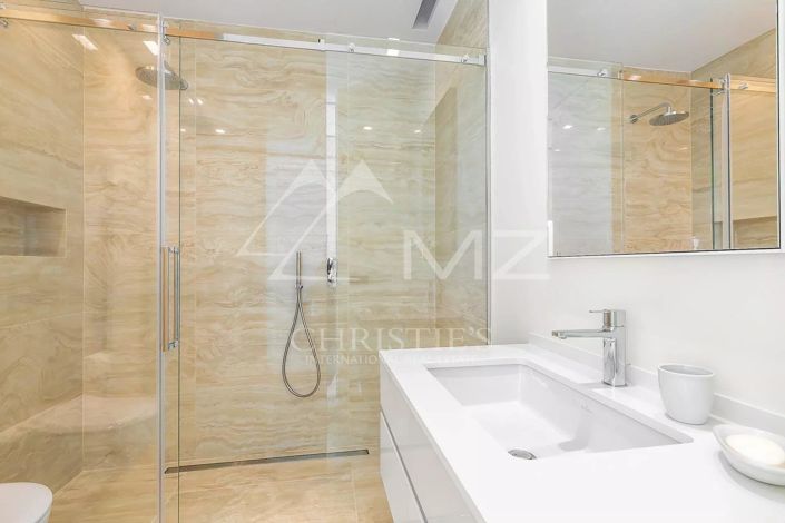 Image No.10-5 Bed House for sale