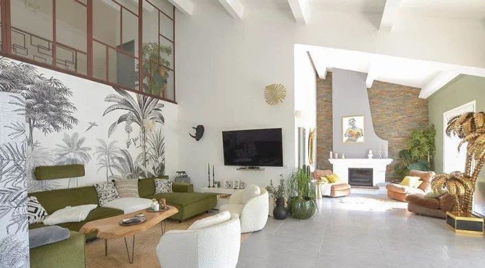 Image No.2-8 Bed House for sale