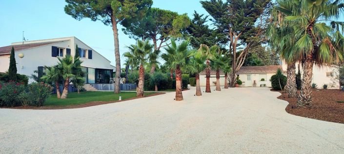 Image No.8-8 Bed House for sale