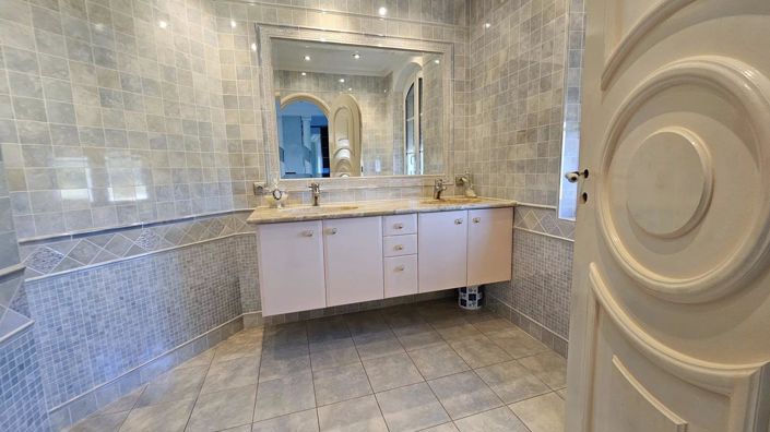 Image No.10-6 Bed House for sale