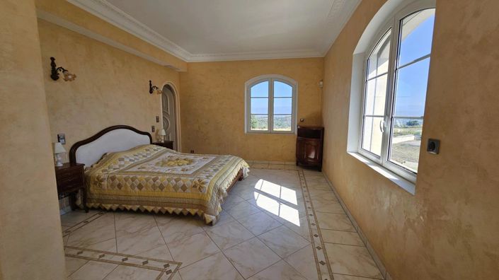 Image No.12-6 Bed House for sale