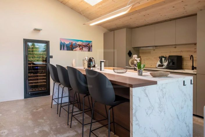 Image No.12-5 Bed House for sale