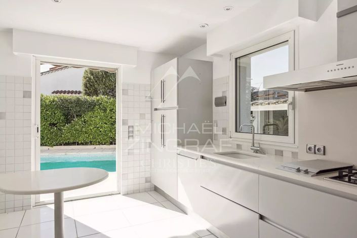 Image No.6-4 Bed House for sale