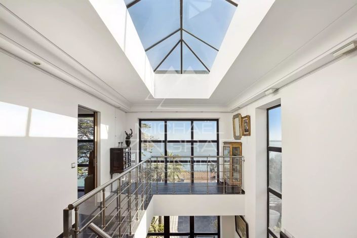 Image No.5-6 Bed House for sale