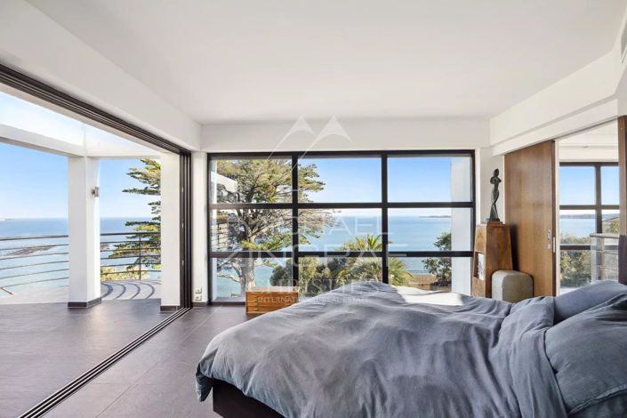 Image No.6-6 Bed House for sale