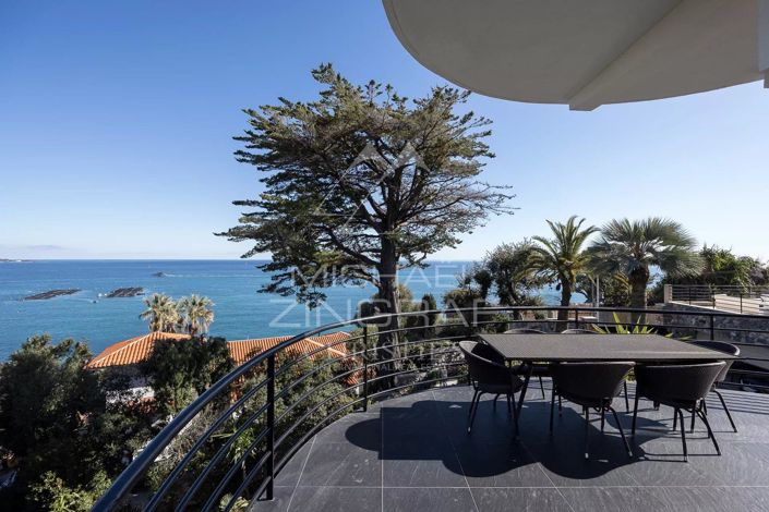 Image No.8-6 Bed House for sale