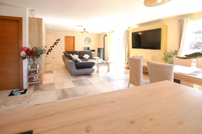 Image No.4-5 Bed House for sale