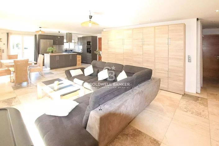 Image No.5-5 Bed House for sale