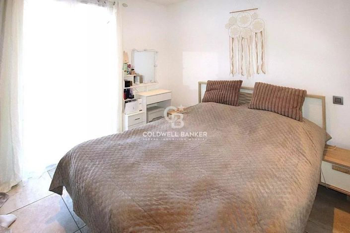 Image No.8-5 Bed House for sale