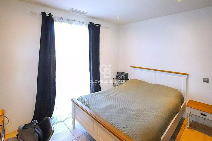 Image No.9-5 Bed House for sale