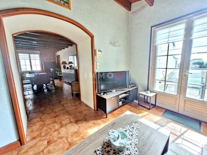 Image No.1-2 Bed House for sale