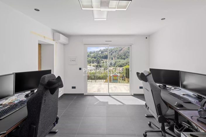 Image No.8-4 Bed House for sale