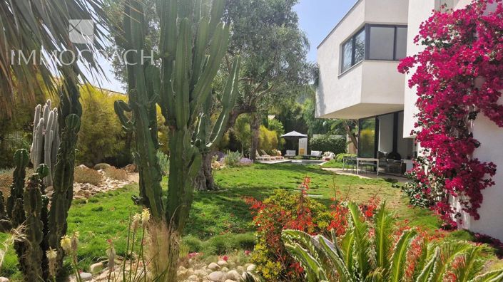 Image No.1-5 Bed House for sale