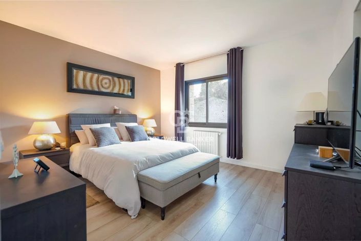 Image No.10-4 Bed House for sale