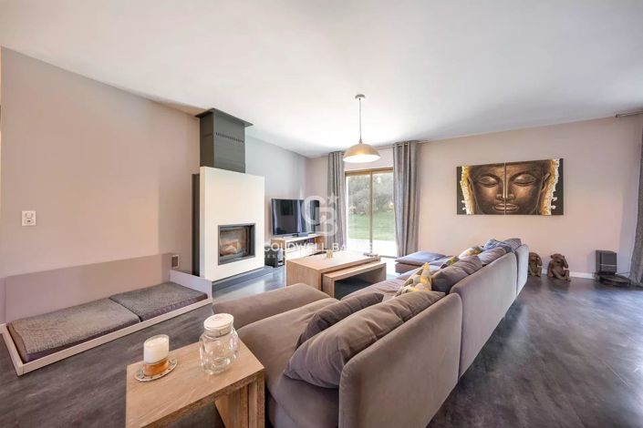 Image No.3-4 Bed House for sale