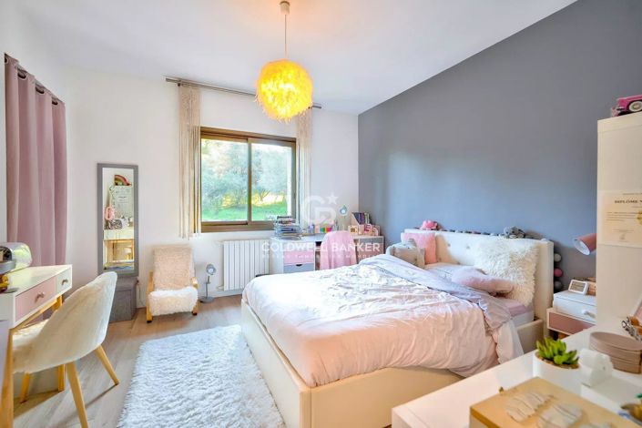 Image No.8-4 Bed House for sale