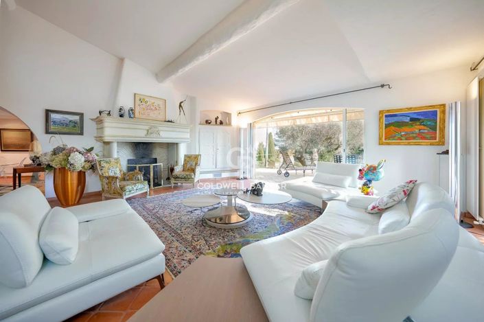 Image No.1-5 Bed House for sale